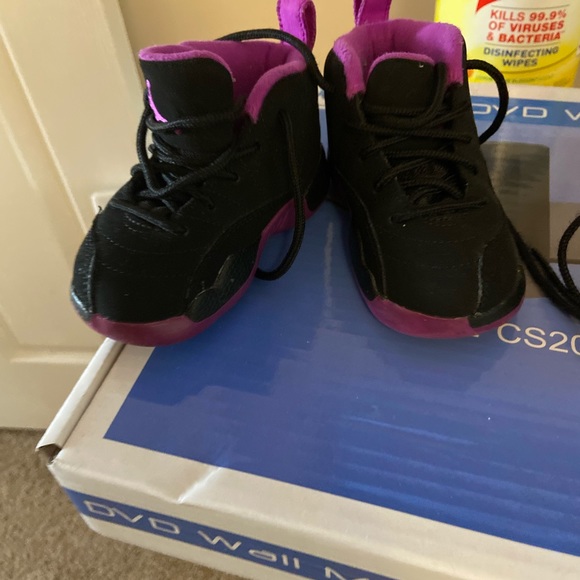 Jordan 12 - Picture 3 of 3